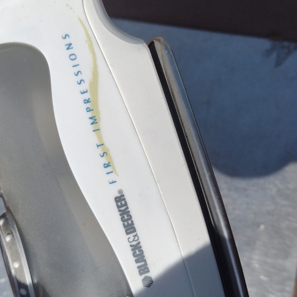 Black & Decker White and Gray Iron - Picture 5 of 5